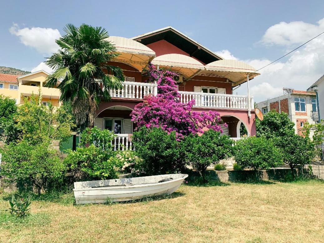 Peaceful, Cosy Tivat Guesthouse エクステリア 写真