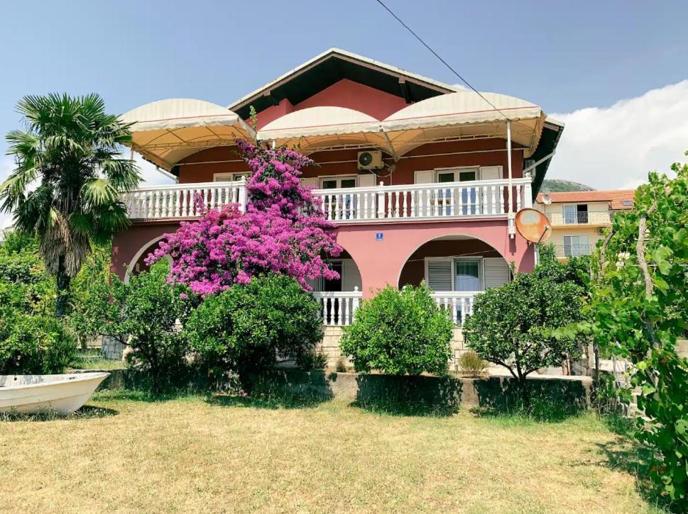 Peaceful, Cosy Tivat Guesthouse エクステリア 写真