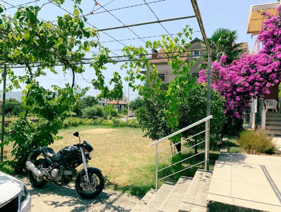 Peaceful, Cosy Tivat Guesthouse エクステリア 写真