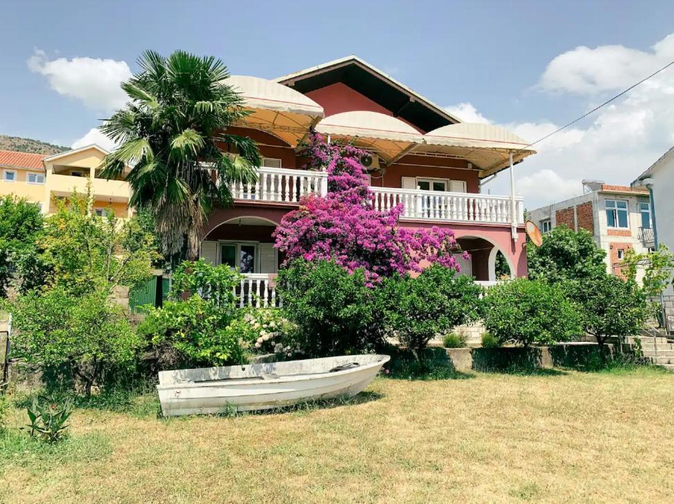 Peaceful, Cosy Tivat Guesthouse エクステリア 写真